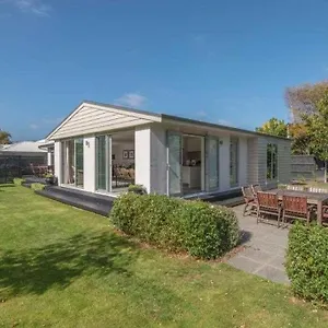  Bed & Breakfast In The Heart Of Fendalton New Zealand